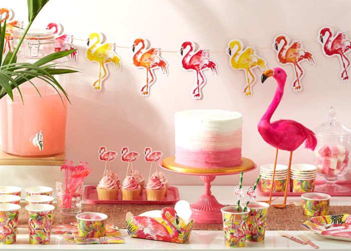 What Items Are Essential for a Flamingo-themed Party Decoration?